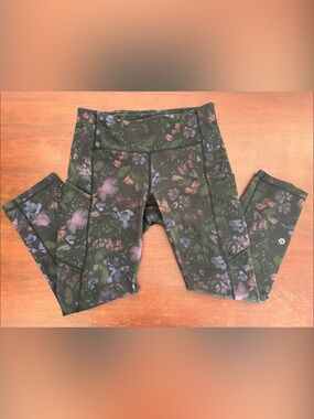 lululemon athletica women’s Floral Capri Leggings 4